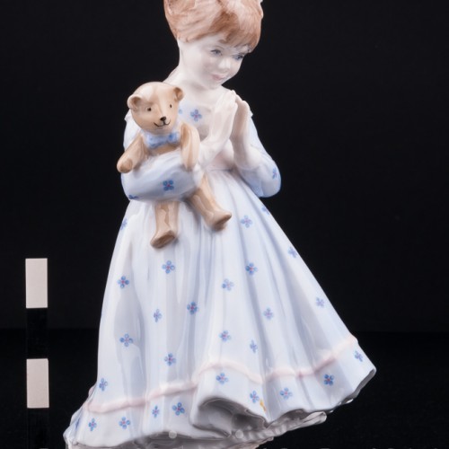 Девочка с медвежонком, Royal Worcester, Великобритания