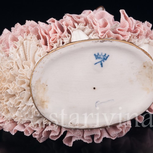 Порыв ветра, девушка в шляпке с зонтиком, кружевная, Ackermann & Fritze, Германия, нач. 20 в