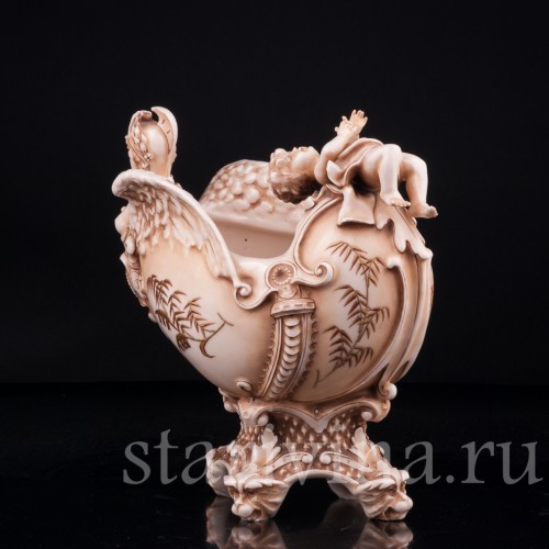 Путти и головой Минервы, ваза, Германия, 19 в