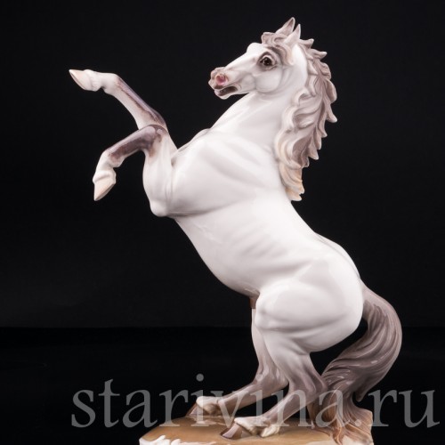 Фарфорвая статуэтка Конь на дыбах, Nymphenburg, Германия, сер. 20 в.