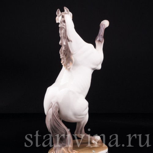 Фарфорвая статуэтка Конь на дыбах, Nymphenburg, Германия, сер. 20 в.