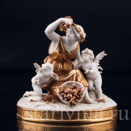 Старинная фигурка из фарфора "Осень", девушка с виноградом, Volkstedt, Германия, кон. 19 - нач. 20 вв.