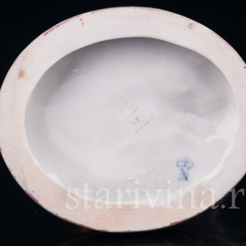 Старинная фигурка из фарфора "Осень", девушка с виноградом, Volkstedt, Германия, кон. 19 - нач. 20 вв.