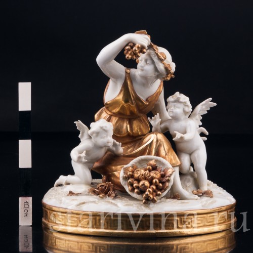 Старинная фигурка из фарфора "Осень", девушка с виноградом, Volkstedt, Германия, кон. 19 - нач. 20 вв.