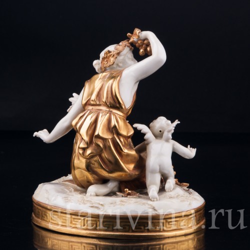 Старинная фигурка из фарфора "Осень", девушка с виноградом, Volkstedt, Германия, кон. 19 - нач. 20 вв.