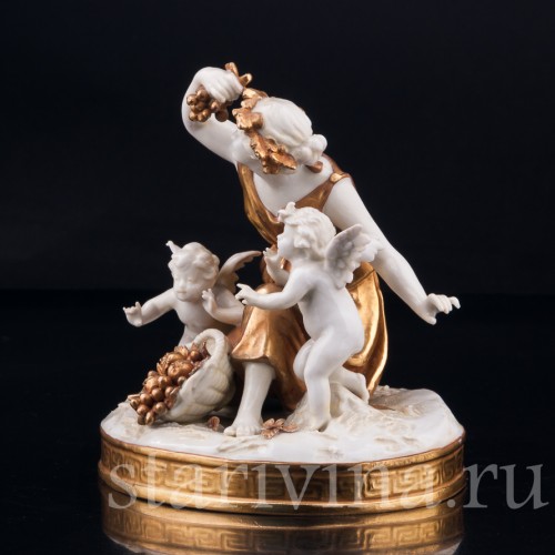 Старинная фигурка из фарфора "Осень", девушка с виноградом, Volkstedt, Германия, кон. 19 - нач. 20 вв.