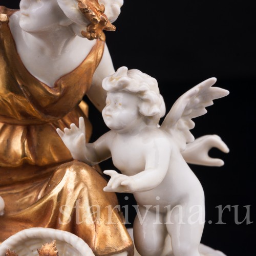 Старинная фигурка из фарфора "Осень", девушка с виноградом, Volkstedt, Германия, кон. 19 - нач. 20 вв.