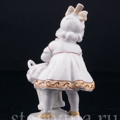 Девочка с корзиной, Hertwig & Co, Германия, 1920-30 гг