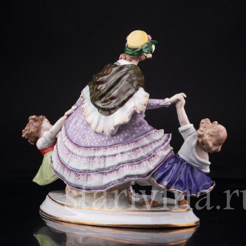 Фарфорвая статуэтка Девушка с двумя девочками, Дрезден, Германия, нач. 20 в.