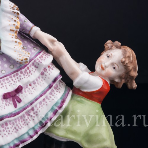 Фарфорвая статуэтка Девушка с двумя девочками, Дрезден, Германия, нач. 20 в.