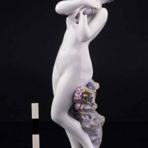 Старинная фигурка из фарфора Девушка с голубем, Karl Ens, Германия, кон. 19 в.