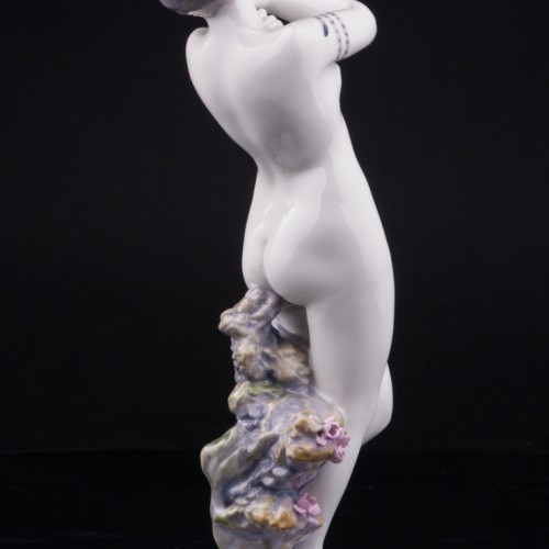 Старинная фигурка из фарфора Девушка с голубем, Karl Ens, Германия, кон. 19 в.