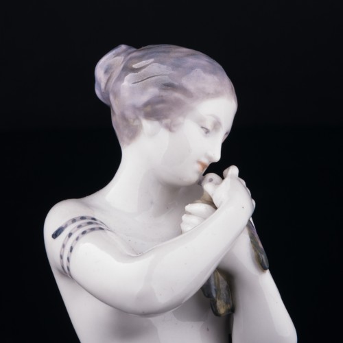 Старинная фигурка из фарфора Девушка с голубем, Karl Ens, Германия, кон. 19 в.