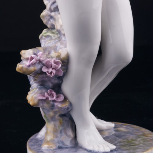 Старинная фигурка из фарфора Девушка с голубем, Karl Ens, Германия, кон. 19 в.