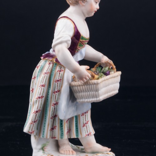 Девочка с корзиной фруктов, Meissen, Германия, 19 в