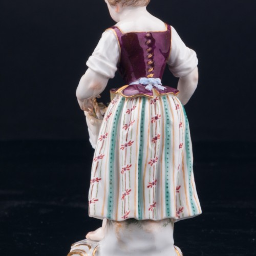Девочка с корзиной фруктов, Meissen, Германия, 19 в