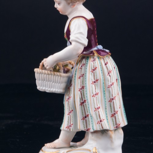 Девочка с корзиной фруктов, Meissen, Германия, 19 в
