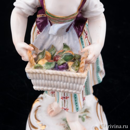 Девочка с корзиной фруктов, Meissen, Германия, 19 в