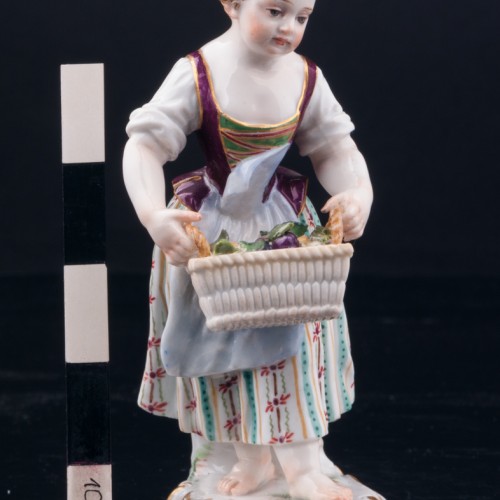 Девочка с корзиной фруктов, Meissen, Германия, 19 в