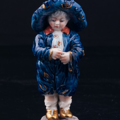 Статуэтка из фарфора Малыш в широкополой шляпе, миниатюра, Volkstedt, Германия, вт. пол. 20 в.