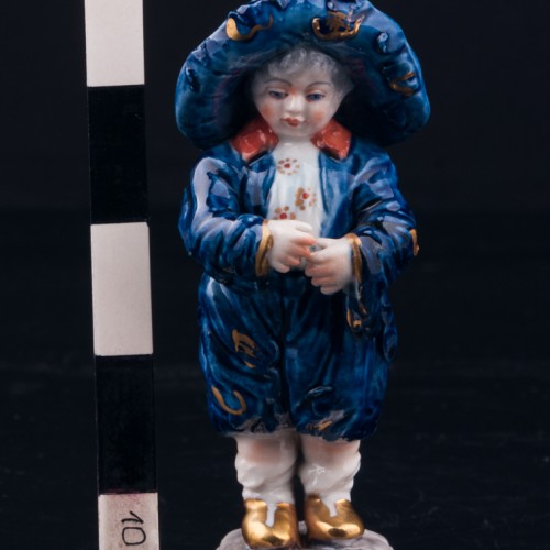 Статуэтка из фарфора Малыш в широкополой шляпе, миниатюра, Volkstedt, Германия, вт. пол. 20 в.