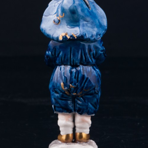 Статуэтка из фарфора Малыш в широкополой шляпе, миниатюра, Volkstedt, Германия, вт. пол. 20 в.