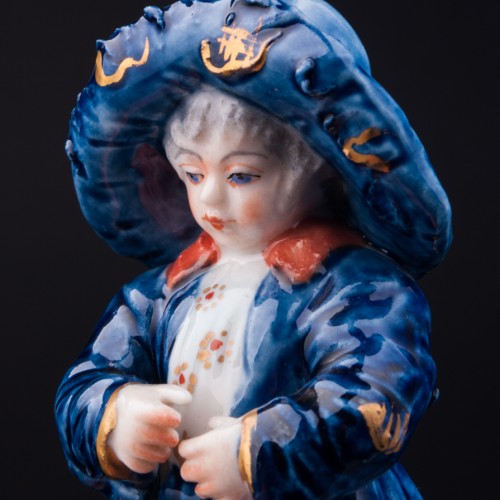 Статуэтка из фарфора Малыш в широкополой шляпе, миниатюра, Volkstedt, Германия, вт. пол. 20 в.