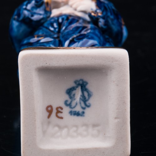 Статуэтка из фарфора Малыш в широкополой шляпе, миниатюра, Volkstedt, Германия, вт. пол. 20 в.