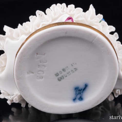 Девочка с цветами, кружевная миниатюра, E. A. Muller, Германия, кон. 19 - нач. 20 вв