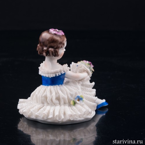 Девочка с букетиком, кружевная миниатюра, E. A. Muller, Германия, кон. 19 - нач. 20 вв