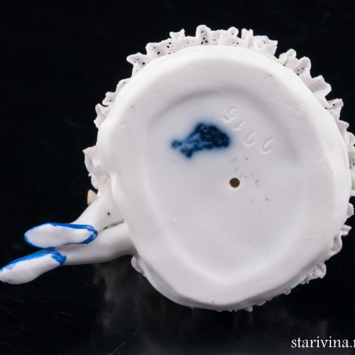 Девочка с букетиком, кружевная миниатюра, E. A. Muller, Германия, кон. 19 - нач. 20 вв