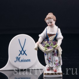 Девочка с виноградом в подоле, миниатюра, Meissen, Германия, 19 в