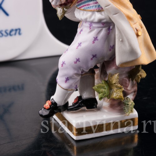 Мальчик с виноградной гроздью, миниатюра, Meissen, Германия, 19 в