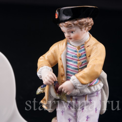 Мальчик с виноградной гроздью, миниатюра, Meissen, Германия, 19 в