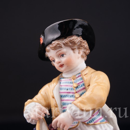 Мальчик с виноградной гроздью, миниатюра, Meissen, Германия, 19 в