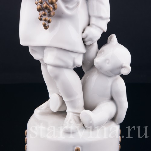 Фигурка из фарфора Мальчик с мишкой, Hertwig & Co, Германия, 1920-30 гг.