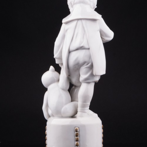 Фигурка из фарфора Мальчик с мишкой, Hertwig & Co, Германия, 1920-30 гг.