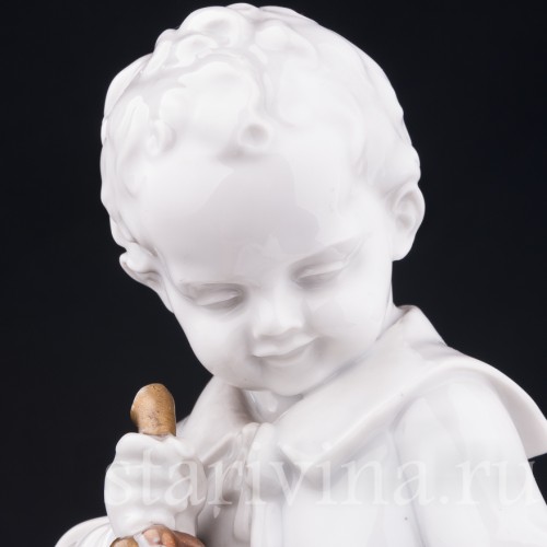 Фигурка из фарфора Мальчик с мишкой, Hertwig & Co, Германия, 1920-30 гг.