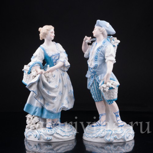 Статуэтка из фарфора Пара в голубом, Франция, 19 в.
