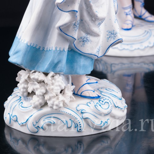 Статуэтка из фарфора Пара в голубом, Франция, 19 в.