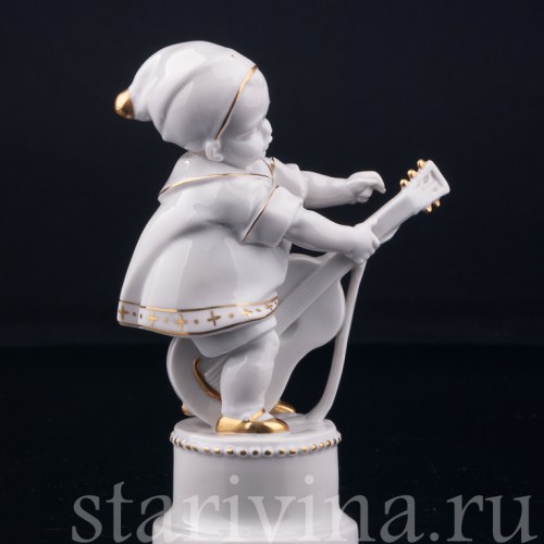 Статуэтка из фарфора Малыш с гитарой, Hertwig & Co, Германия, 1920-30 гг.