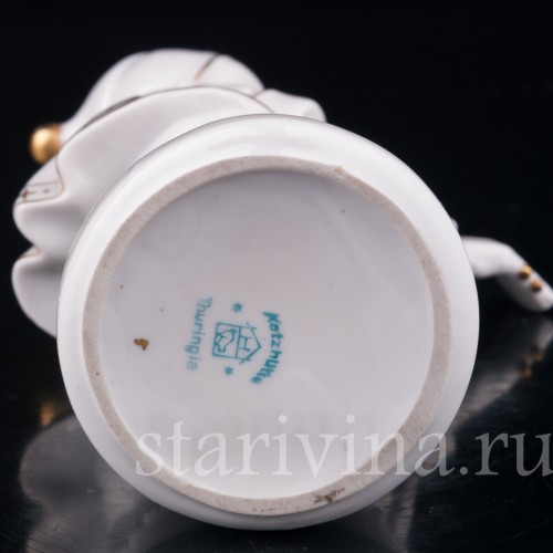 Статуэтка из фарфора Малыш с гитарой, Hertwig & Co, Германия, 1920-30 гг.