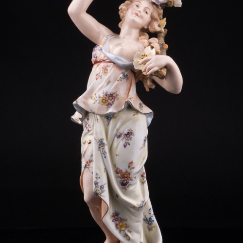 Девушка с цветущей ветвью, аллегория весны, Volkstedt, Германия, 19 в