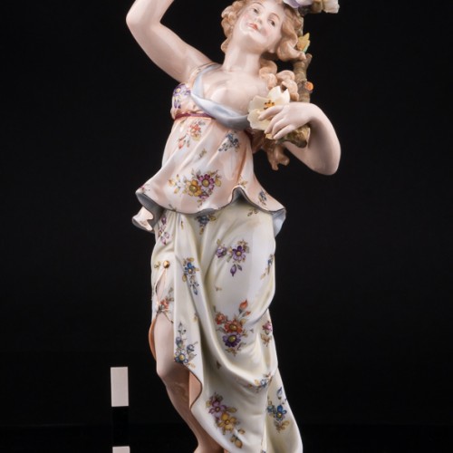 Девушка с цветущей ветвью, аллегория весны, Volkstedt, Германия, 19 в