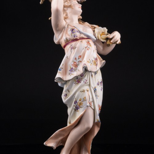 Девушка с цветущей ветвью, аллегория весны, Volkstedt, Германия, 19 в