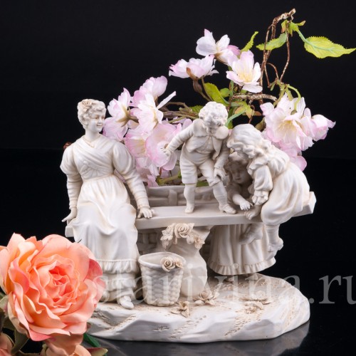 Мама с детишками на качелях, Muller & Co, Германия, нач. 20 в