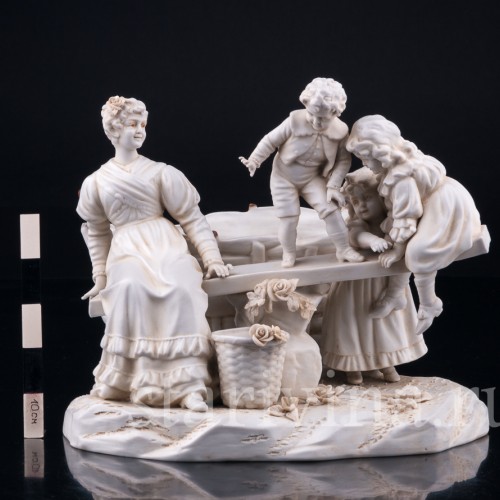 Мама с детишками на качелях, Muller & Co, Германия, нач. 20 в