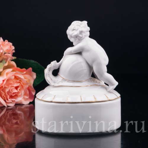 Старинная фигурка из фарфора Малыш с улиткой, шкатулка, Hertwig & Co, Германия, 1920-30 гг.
