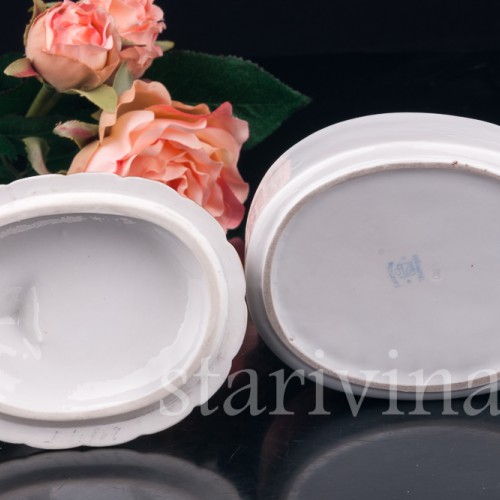 Старинная фигурка из фарфора Малыш с улиткой, шкатулка, Hertwig & Co, Германия, 1920-30 гг.