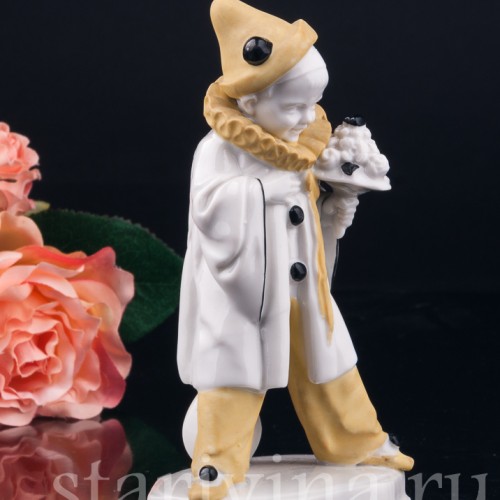 Фарфорвая статуэтка Пьеро, Hertwig & Co, Германия, 1920-30 гг.